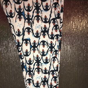 Lularoe Penguin leggings